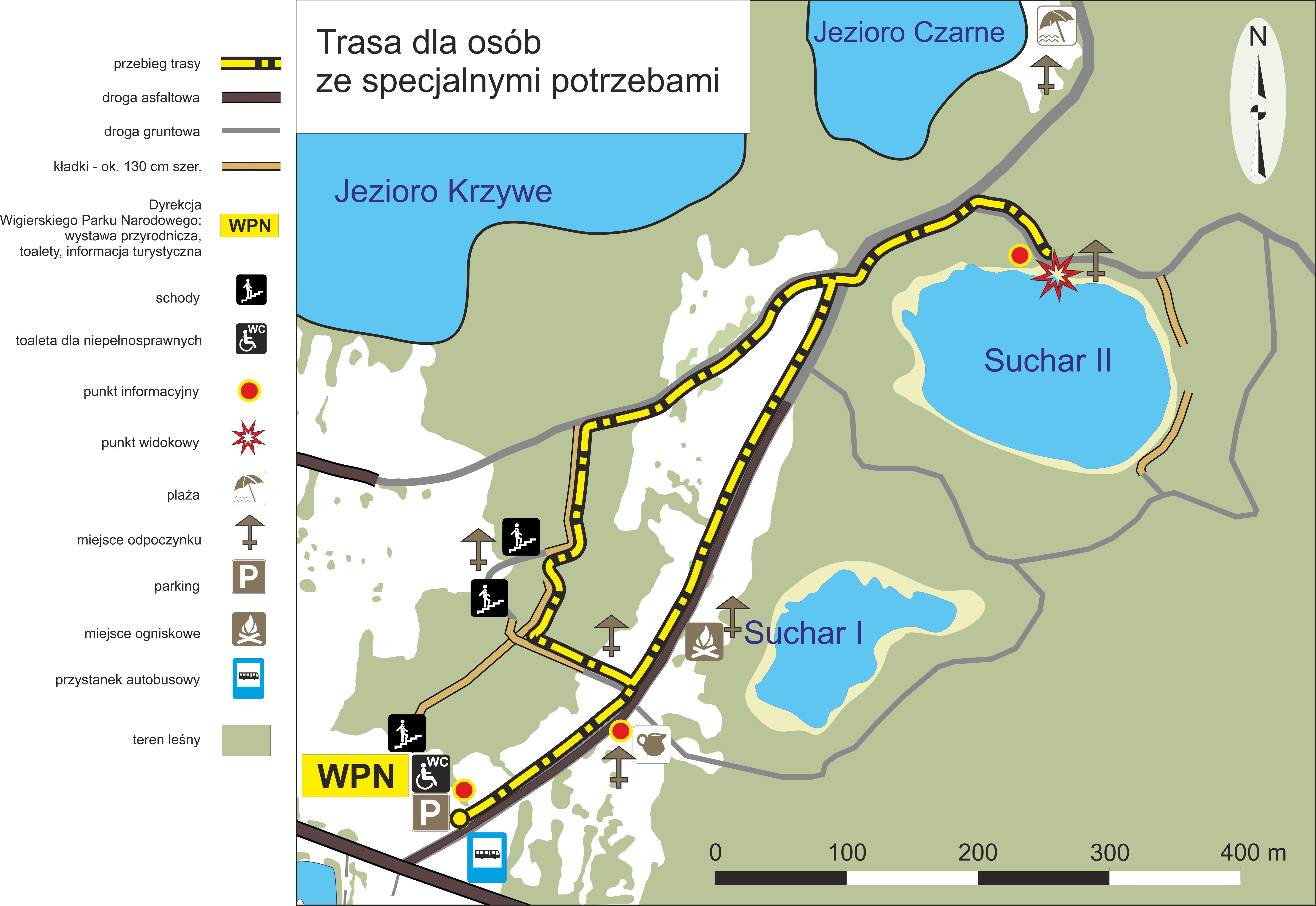 Mapa okolicy siedziby parku, pokazująca trasę dla osób ze specjalnymi potrzebami. Trasa prowadzi do punktu widokowego nad jeziorem Suchar II.